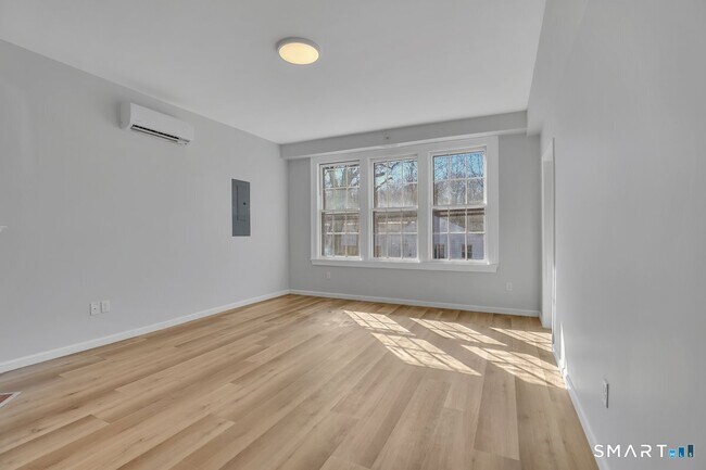 Building Photo - 192 Hartford Rd