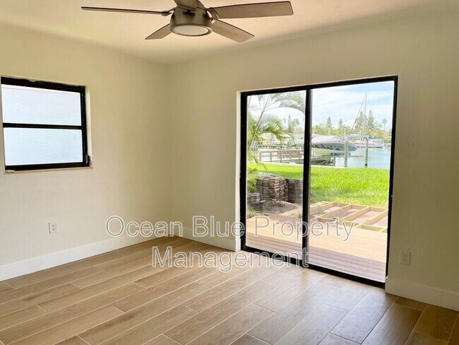 Building Photo - 724 Sunset Cove