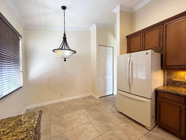 Building Photo - 7458 Via Luria