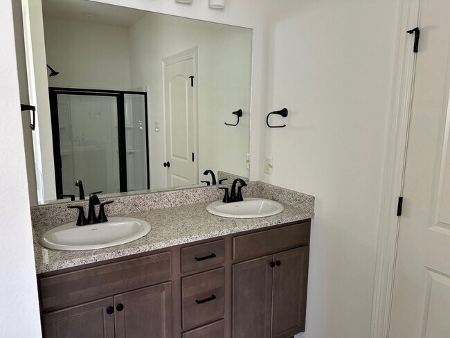 Building Photo - 41378 Rosewood Ln