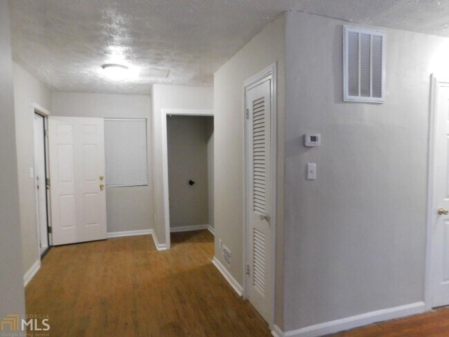 Building Photo - 2825 Belvedere Ln