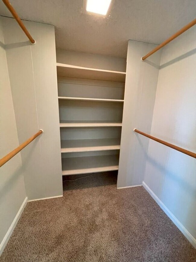 Building Photo - Nor Cal Realty Inc, 3BD 2 BTH condo ***Mes...