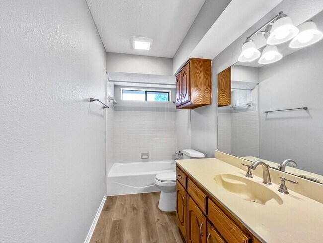 Building Photo - 700 Dartbrook Dr