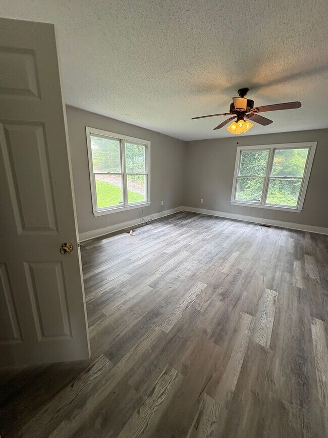 Building Photo - Lovely 3 Bedroom 2 Bath Home in Spartanburg