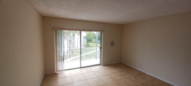 Building Photo - 409 Executive Center Dr