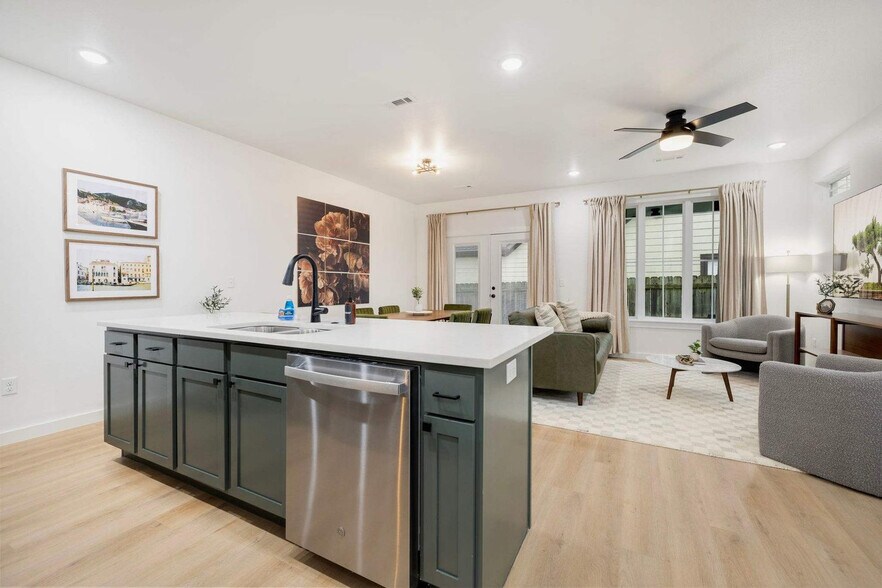 Building Photo - 738 N 5th St