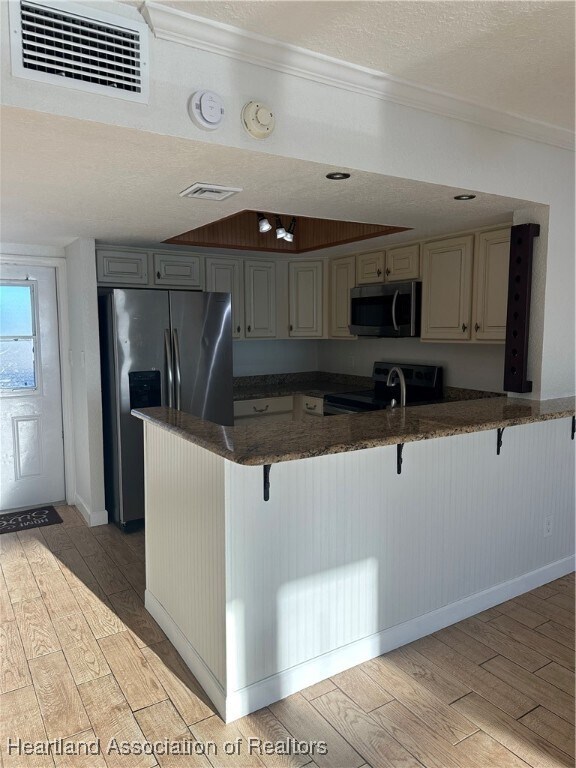 Building Photo - 2131 Lakeview Dr