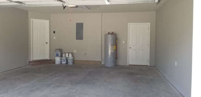 Building Photo - 181 Candle Brook Dr