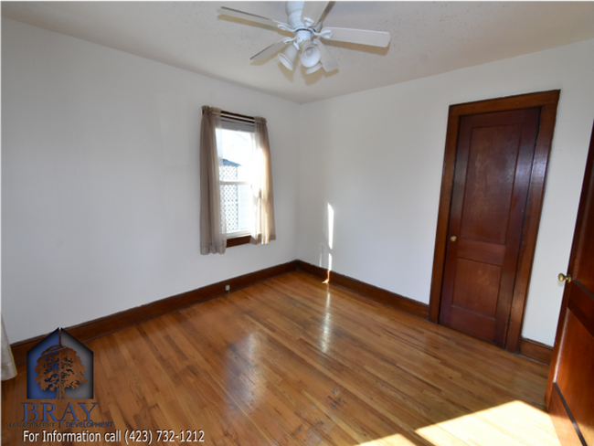 Building Photo - Centrally located charming cottage!
