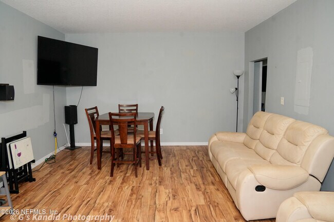 Building Photo - 2453 Wilmont Ave