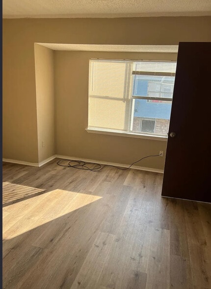 Building Photo - 10705 Roger Dr