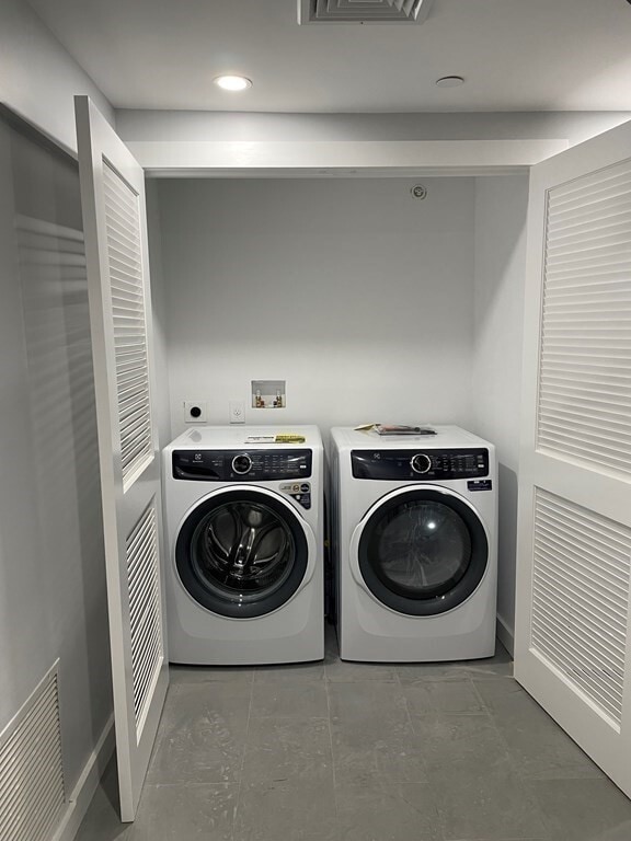 Building Photo - 27 Linden St