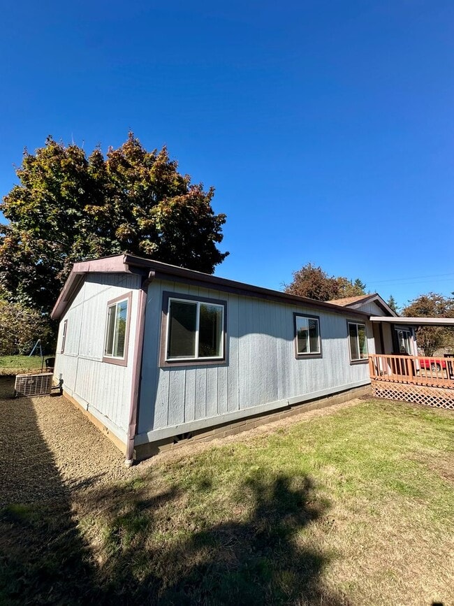 Building Photo - Two Bedroom House