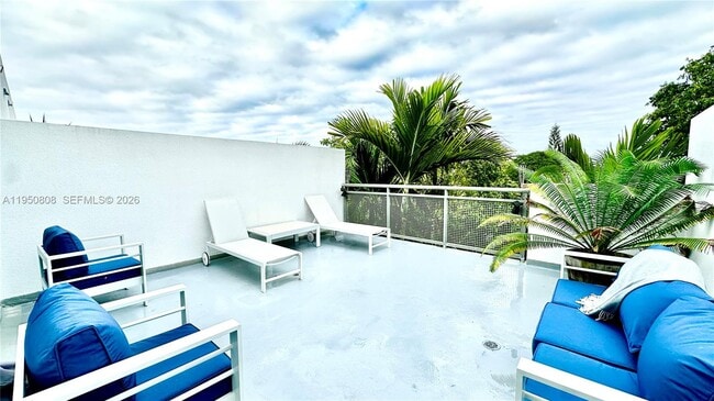 Building Photo - 814 NE 19th Ave