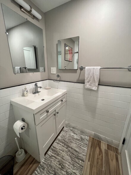 Building Photo - 212 5th St NE