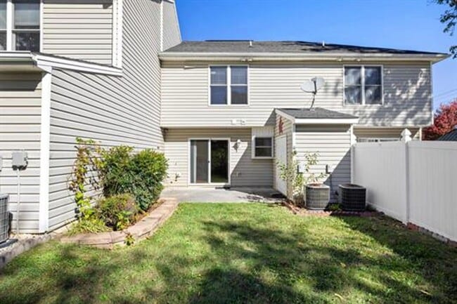 Building Photo - Two Master Suite Townhouse in Avalon Woods
