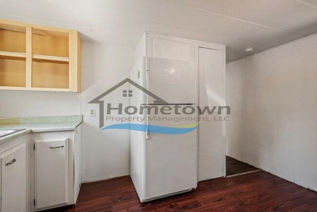 Building Photo - 2 Bedroom 1 Bath Home Available in Sagle's...