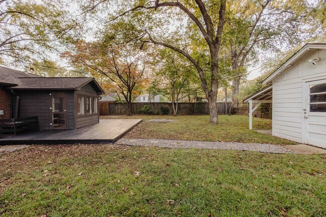 Building Photo - 4960 Hummingbird Ln