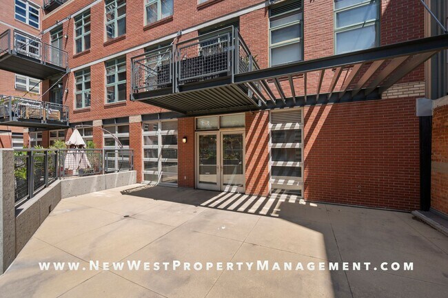 Building Photo - 877 Island Ave