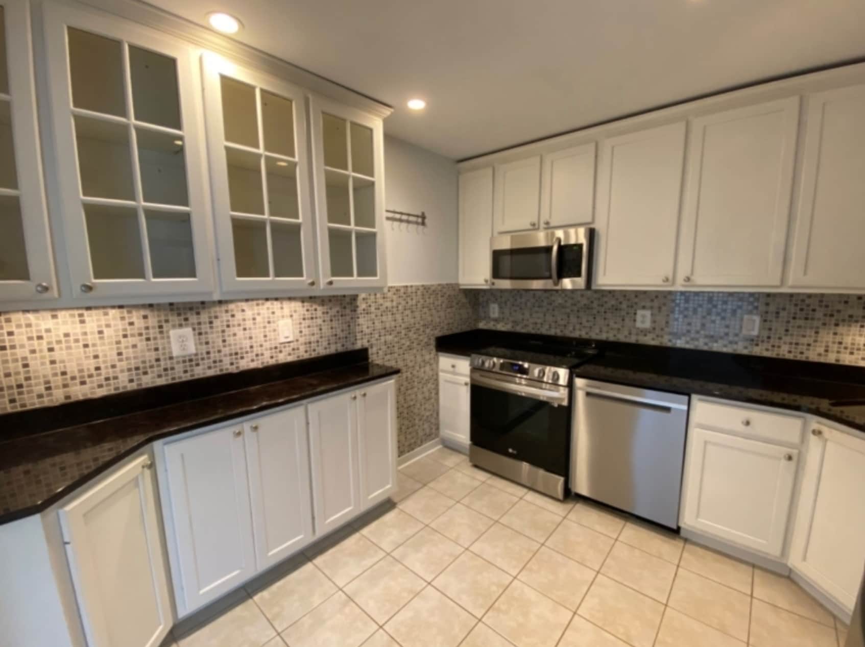 Building Photo - 261 Hedgerow Rd