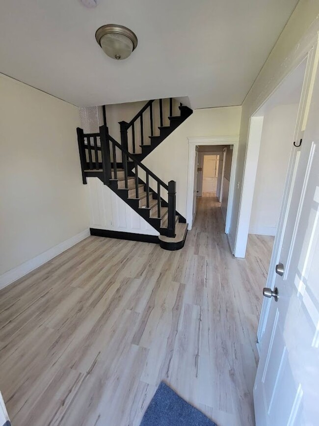 Building Photo - EAST SIDE 4 BEDROOM SECTION 8 AVAILABLE!!!