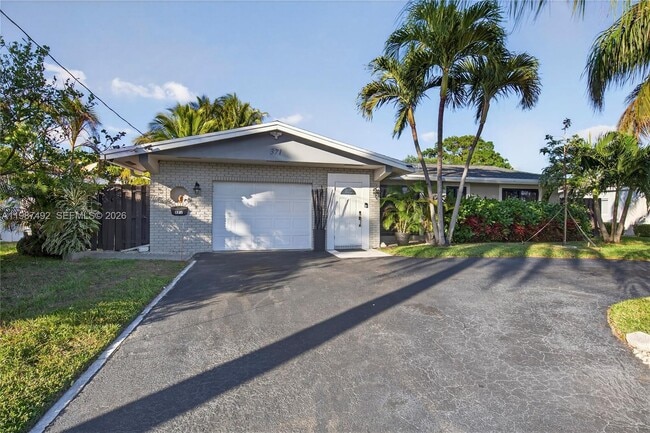 Building Photo - 371 SE 3rd St