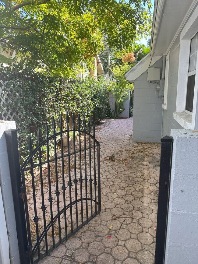Building Photo - One bedroom, one bath beautiful home near Crescent Lake- move in now- 1/2 off first month rent an...