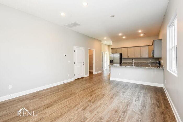 Building Photo - 5323 Lynnland Terrace