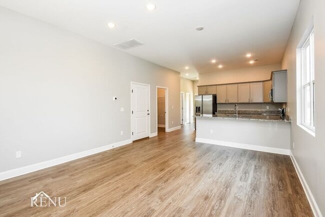 Building Photo - 5353 Lynnland Terrace