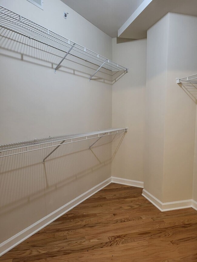 Building Photo - 2 bedroom Condo In Gateway Plaza
