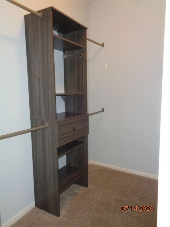 Building Photo - Stunning 2 BR/2 BA Lower Level Condo w/ 1 ...