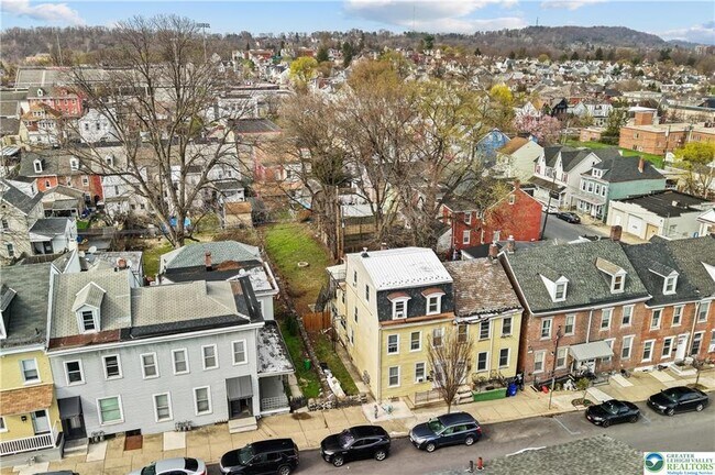 Building Photo - 1113 Ferry St