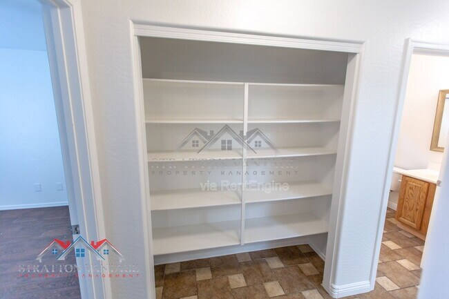 Building Photo - 110 Cholla St