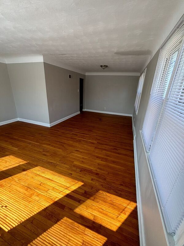 Building Photo - 6849 Roberts Ave