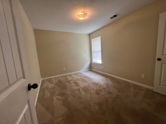 Building Photo - Remodeled beautiful 3 bd 2 bath located in...