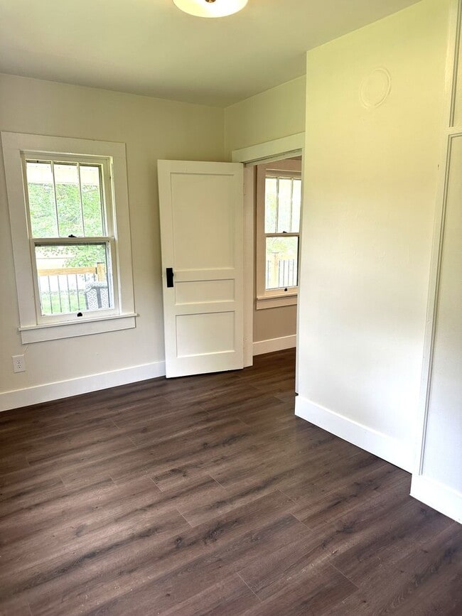 Building Photo - IMMACULATE, completely remodeled, one leve...