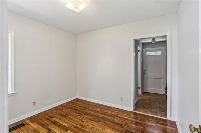 Building Photo - 1304 Conway Rd