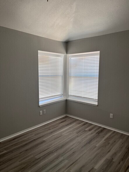 Building Photo - 6820 Douglas Creek