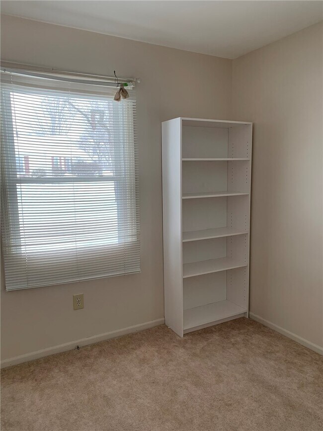 Building Photo - 26 Heron Way S