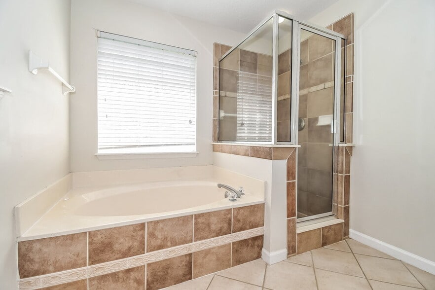 Building Photo - 732 Dewdrop Loop