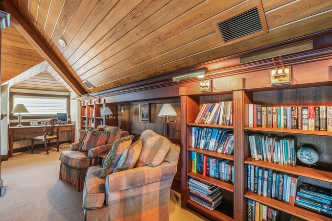 Building Photo - 1600 Treasure Ln