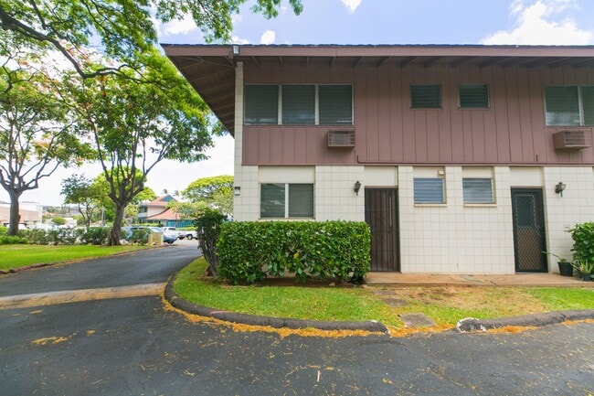 Building Photo - Tropic Garden Townhouse 2b1.5b1pkg