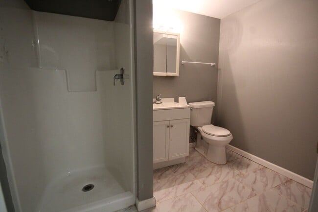 Building Photo - 1 Bedroom 1 Bathroom in St. Elmo! Laundry ...