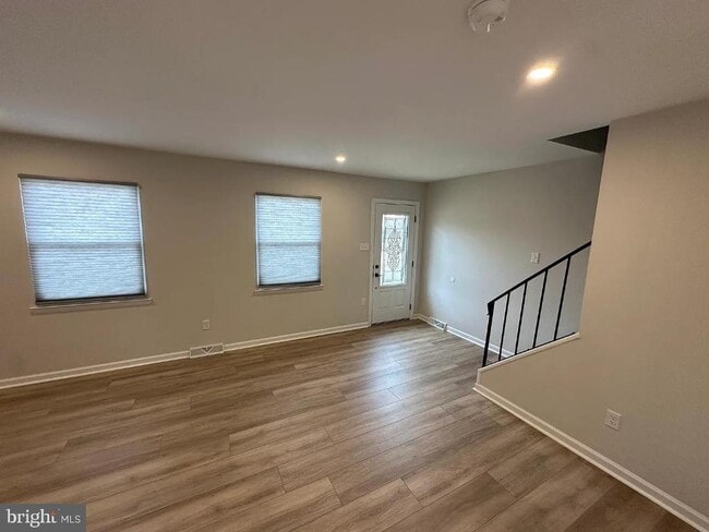 Building Photo - 102 Stuart Ave