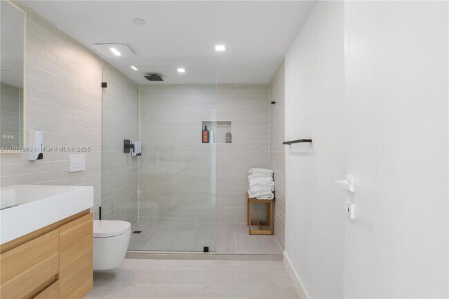 Building Photo - 1025 92nd St