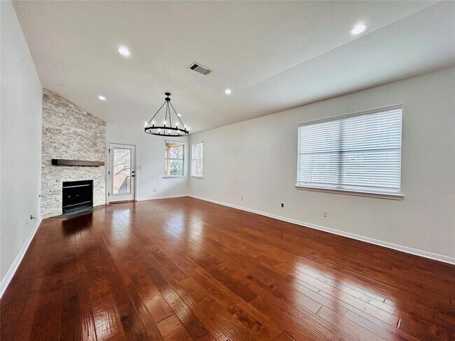 Building Photo - 240 Fort Mabry Loop