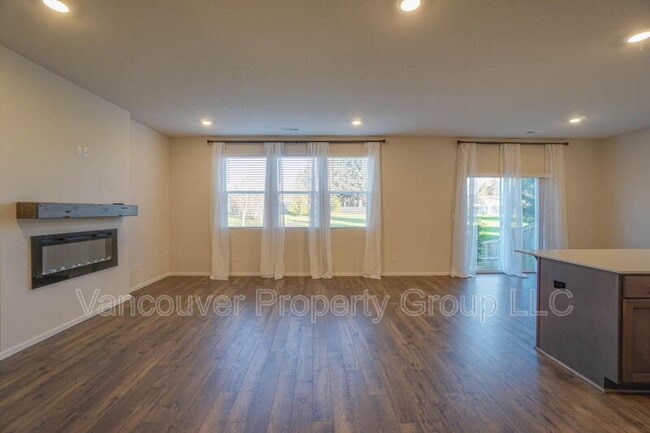 Building Photo - 4945 NE 24th Ave