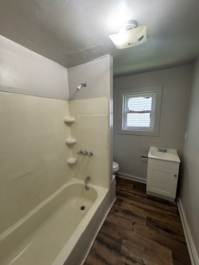 Building Photo - 327 Brandriff St