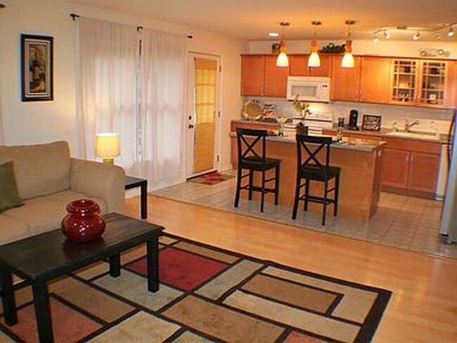 Building Photo - Spacious 3 bedroom 2.5 bath in Squirrel Hill!