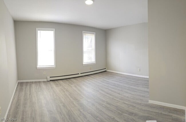 Building Photo - 3010 Daisy Ave